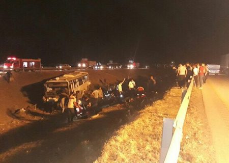 واژگونی اتوبوس در نیشابور یک کشته و ۳۲ مصدوم برجای گذاشت