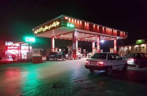۶۰ لیتر سهمیه بنزین مهرماه امشب شارژ می‌شود