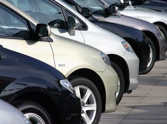 یک نماینده مجلس خواستار افزایش عرضه خودرو در بورس شد