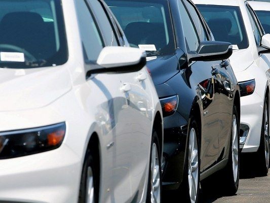 طرح مجلس برای تعیین تکلیف تفاوت قیمت پایه و قیمت نهایی خودرو در بورس