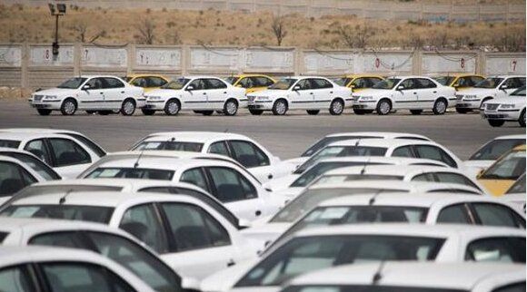 سرگزی: هرچه سریعتر جلوی ظلم آشکار خودروسازان به مردم گرفته شود