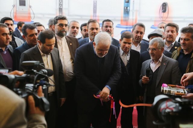 افتتاح نخستین خط تولید شارژرهای خودرو برقی در کشور توسط وزیر صمت
