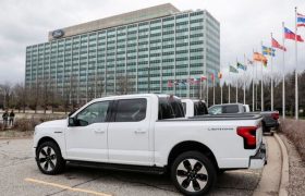 کاهش فروش خودروهای برقی در آمریکا