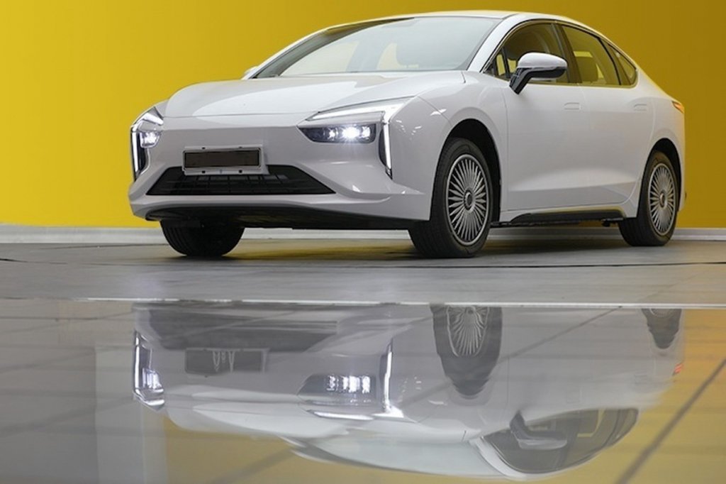 خودروهای&nbsp;برقی&nbsp;و هیبریدی&nbsp;در ایران؛&nbsp;لوکسِ سبز&nbsp;یا&nbsp;انتخابی بدون زیرساخت؟