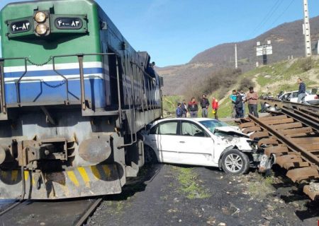 مرگ سرنشینان خودرو در برخورد با قطار مسافری اهواز- تهران