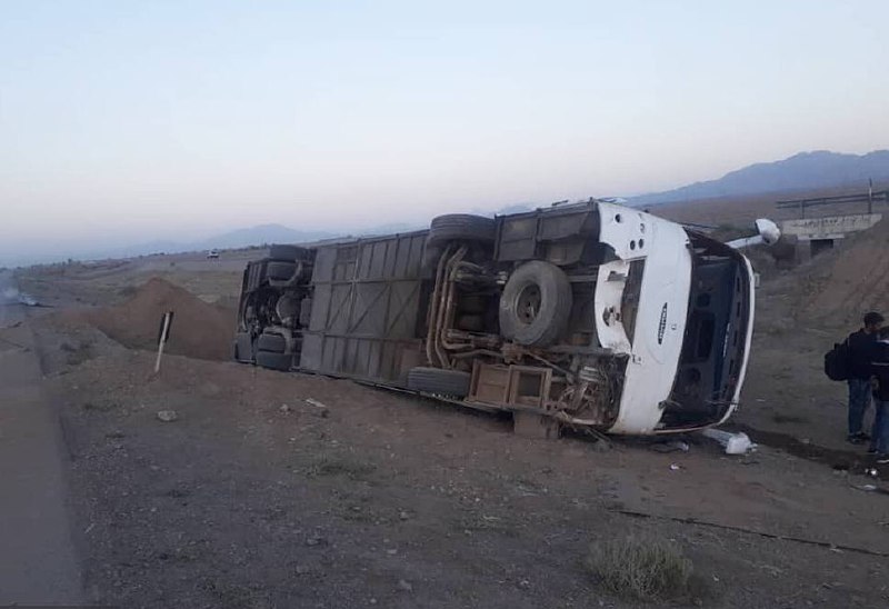 واژگونی اتوبوس اسکانیا در دامغان ۳۳ مجروح بر جا گذاشت