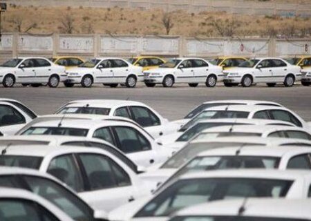 سرگزی: هرچه سریعتر جلوی ظلم آشکار خودروسازان به مردم گرفته شود